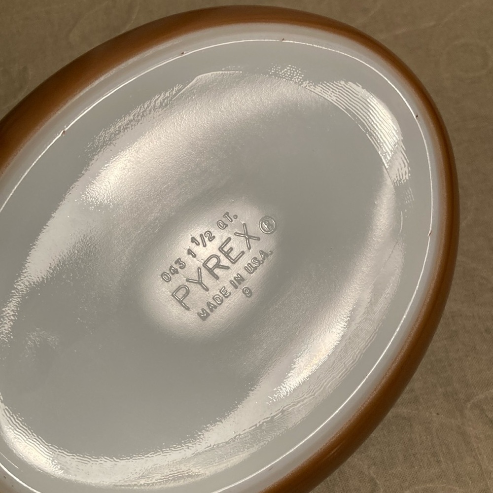 Vintage Pyrex Early American 1 1/2 Quart Casserole With Lid - Picture 7 of 15